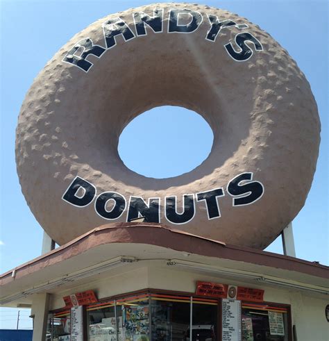 Randy's Donuts | California Curiosities