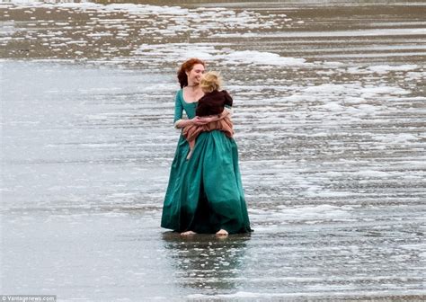 Poldark And Demelza Kiss During Series 4 Filming Daily Mail Online