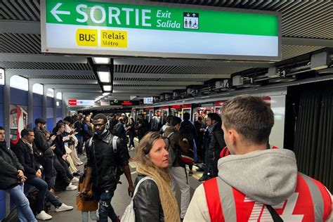 TCL à Lyon C est stop face aux pannes du métro B ils lancent une