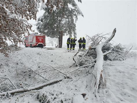 Wintereinbruch sorgte für zahlreiche Einsätze BFKDO Amstetten