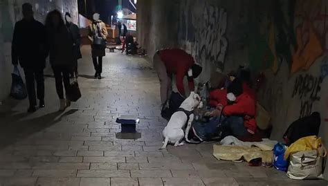 Salerno Sottopasso Tra Lungoirno E Grand Hotel Nel Degrado Bivacco