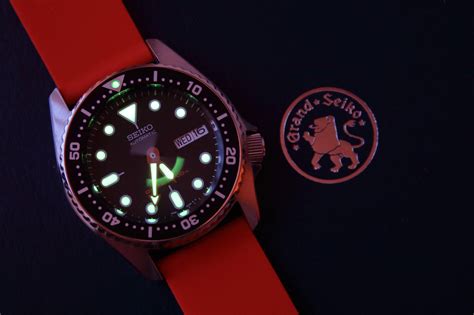 [Seiko] Lume shot, SKX013 on silicon : r/Watches