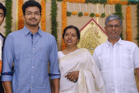 ACTOR VIJAY AT MARRIAGE FUNCTION WITH HIS FAMILY IMAGES | Tamil Movie ...