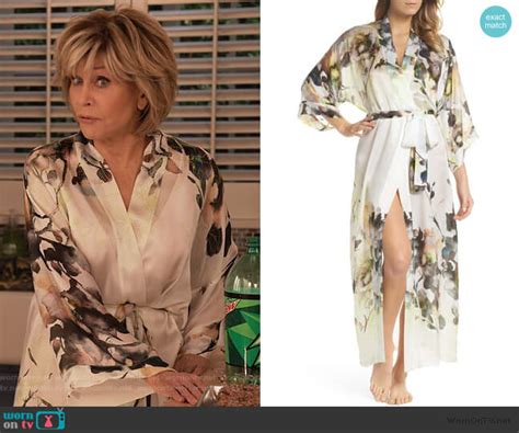 Wornontv Graces White Floral Silk Robe On Grace And Frankie Jane