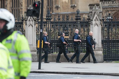 O Pânico Nas Ruas O Tiroteio No Centro De Londres Em Imagens Observador