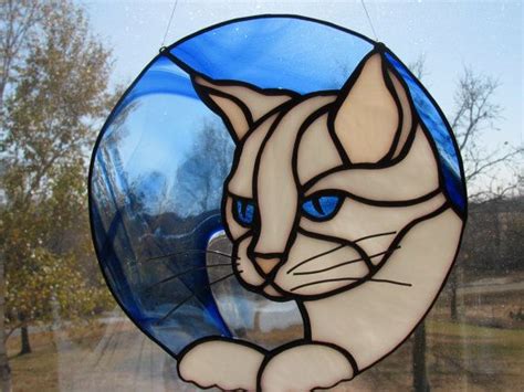 White Cat Suncatcher Etsy Lart Du Vitrail Dessins De Vitraux Lartisanat Des Vitraux