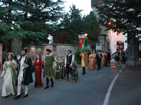 Palio Di Masnago Il Corteo Storico Comunit Pastorale Maria Madre