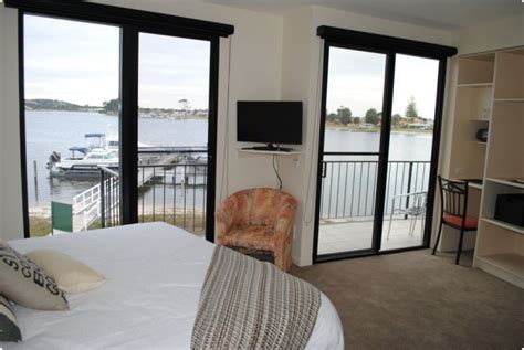 Clara Clove Waterfront Accommodation Lakes Entrance | Escape to Gippsland