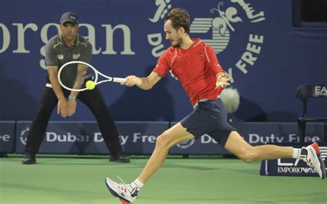 Medvedev vence Djokovic e avança à final do ATP de Dubai