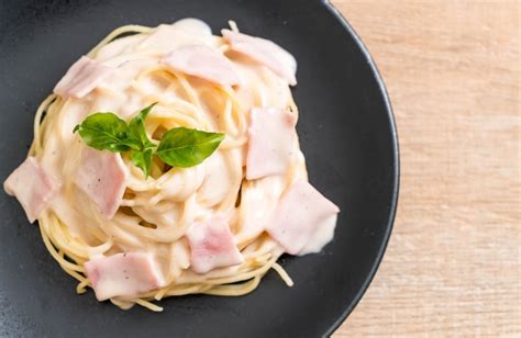 Premium Photo Spaghetti Carbonara Ham