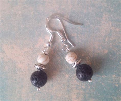 Boucles Doreilles Les Mimis Howlite Et Pierre De Lave Muriel