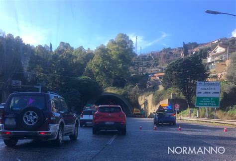 Svincolo Messina Centro Incidente In Galleria Scontro Tra Due Auto