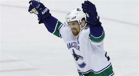 Daniel Sedin passes Markus Naslund for most goals in Canucks history ...