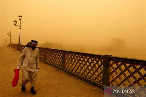 Badai Pasir Terjang Kota Baghdad Irak ANTARA News