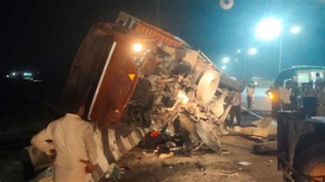 4 Killed 18 Injured As Speeding Truck Rams Into Stationary Vehicle In