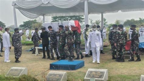 Dua Penerbang Pesawat Latih Tni Al Yang Jatuh Di Selat Madura