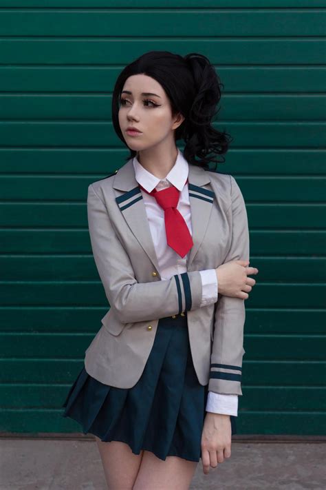 Momo Yaoyorozu Cosplay