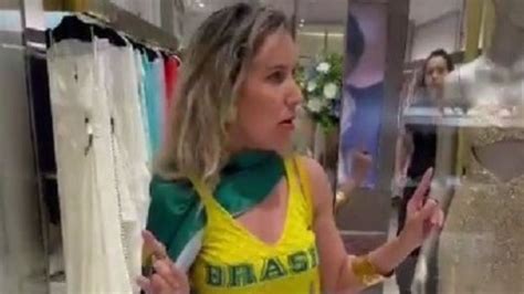 Mulher Proibida De Entrar Em Shopping Bandeira Do Brasil Veja