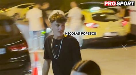 Nicolas Fiul Lui Gic Popescu Pe Mese Ntr Un Club De Fi E De Pe