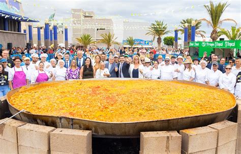 Paella Gigante Para Personas En El Fin De Las Fiestas De El