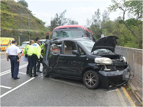 【車cam直擊】長沙灣大埔道校巴私家車相撞 14傷包括小學生 星島日報