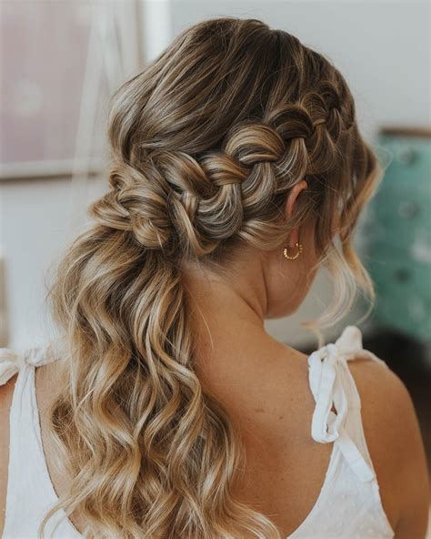 50 Bridesmaid Hairstyles To Fit Any Wedding Theme Hair Adviser