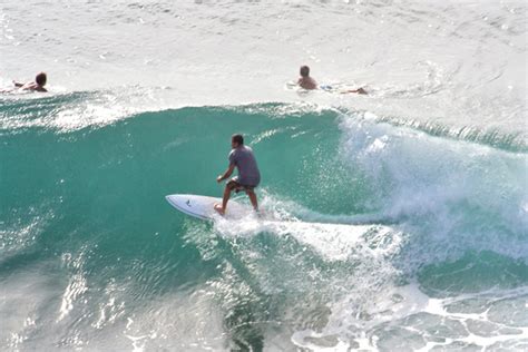 Best Maui Surfing Spots - From Honolua Bay to Pe'ahi - JawsHawaii Real ...