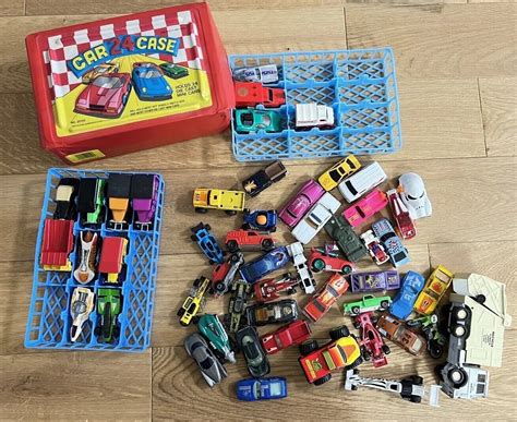 VINTAGE HOT WHEEL CARRYING CASES