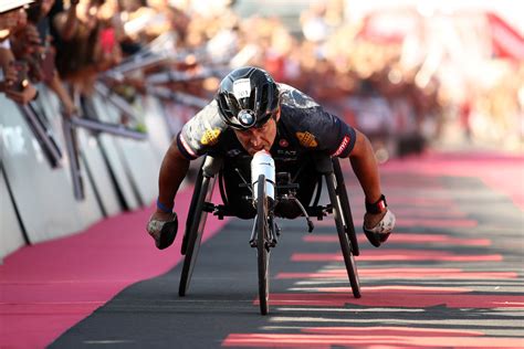 Incidente Alex Zanardi L Handbike Rovesciata Dopo L Impatto Lo Shock