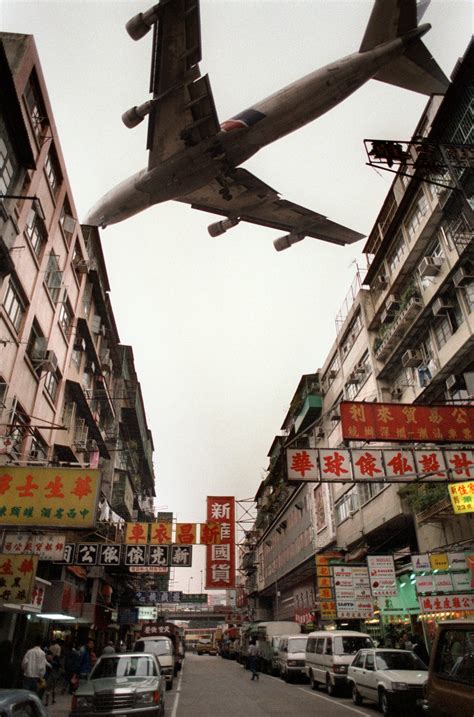 See the Crazy Landings at Kai Tak, Closed 20 Years Ago