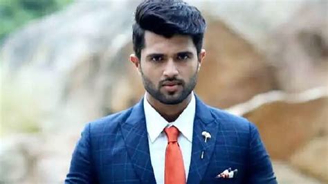 Tollywood Star Vijay Devarakonda To Make His Bollywood Debut With A War