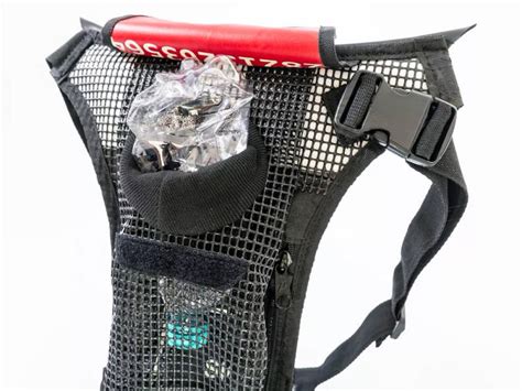 RiFF trshbg Hip Bag 3 8 Liter zum Müllsammeln unter und über Wasser