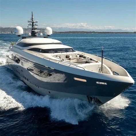 Live The Billionaire Lifestyle At Boats Luxury Luxury Yachts Best Yachts