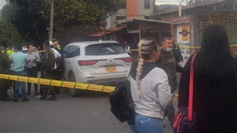 Hombre llegó a Medicina Legal de Medellín con un cadáver en su carro