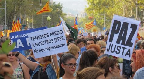 Miles De Personas Se Manifiestan En Barcelona Contra La Violencia