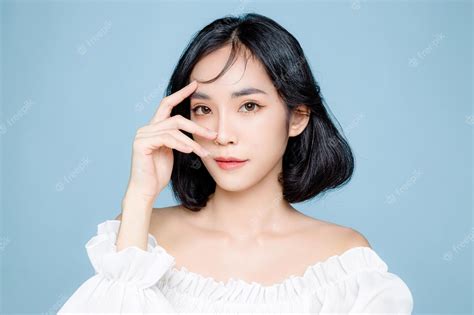 Premium Photo Asian Woman Short Hair With Perfect Clean Fresh Skin