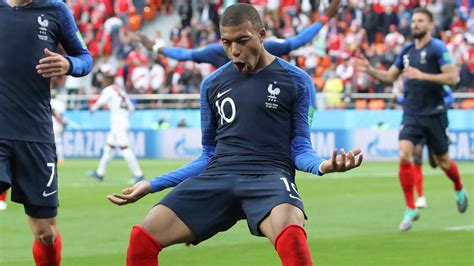 WM 2018 Historischer Kylian Mbappe Ballert Frankreich Gegen Peru Ins