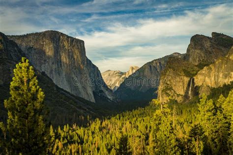 Vista De T Nel De Puesta De Sol En Yosemite Foto De Archivo Imagen De