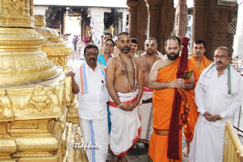 Shri Kaniyooru Matha Seer Offers Prayers In Tirumala Shrine Ttd News