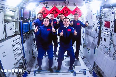 Multim Dia Astronautas Chineses Da Shenzhou Est O Prontos Para