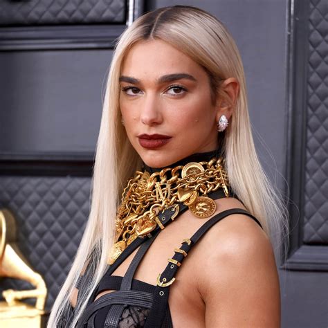 Dua Lipa Debuts Platinum Blonde Hair At The Grammys Popsugar Australia