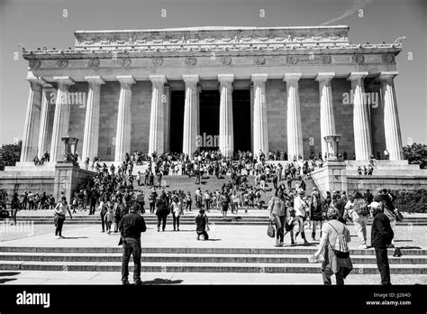 Main tourist attraction in Washington - The Lincoln Memorial ...