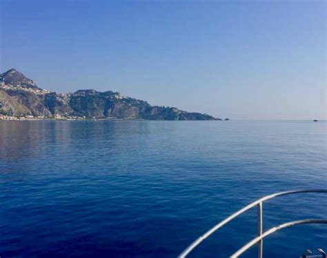 Giardini Naxos Excursi N En Barco A Isola Bella Con Snorkel Getyourguide