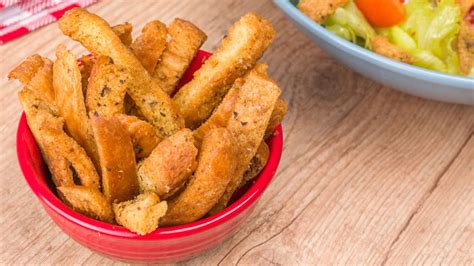 TORRADA SOBRAS DE PÃO DE FORMA CROUTONS PARA SALADAS E SOPAS Cook