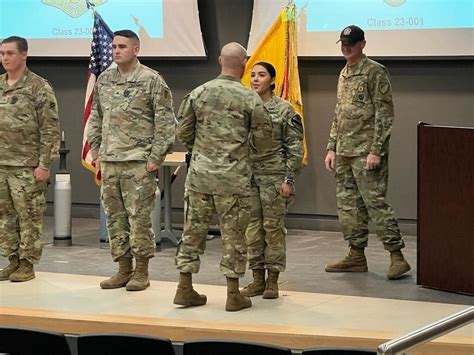 First Female Active Duty Soldier Becomes Master Gunner Article The