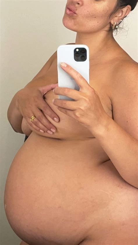 Ashley Graham Poses Completely Naked With Glowing Bump As She Prepares