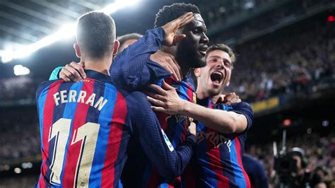 Le Fc Barcelone Bat Le Real Madrid 2 1 Dans Le Clasico Et Prend 12