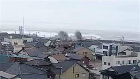 【速報】石川県・珠洲市の情報カメラに津波 高い波が沿岸襲う 今すぐ避難を｜fnnプライムオンライン