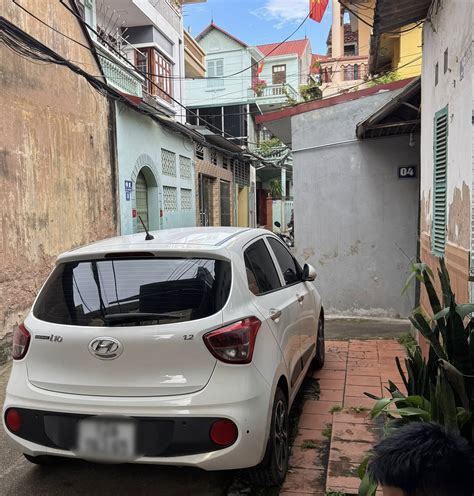 Phản ứng gay gắt của người phụ nữ khi bị nhắc nhở đỗ xe tại Lạng Sơn