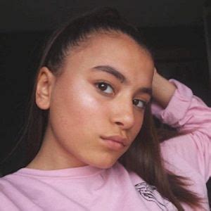 9 Hot Sexy Fatma Daghbouj Bikini Pics